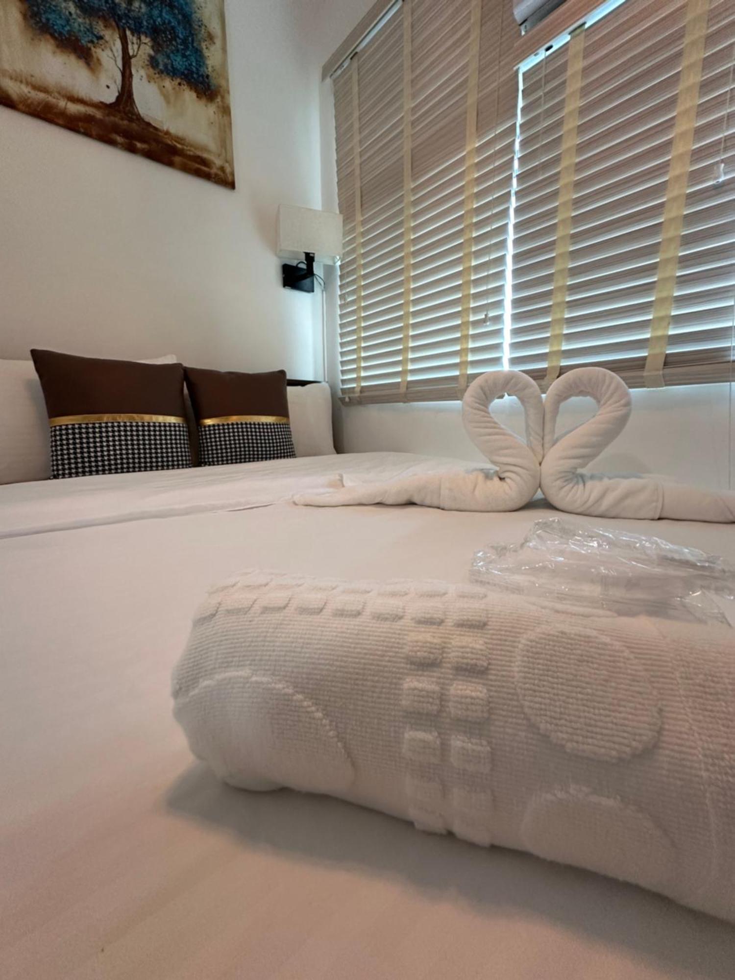 Studio One Condominium, Alabang - Bluu - Fiber Wi-Fi, Netflix-Ready Muntinlupa City Extérieur photo