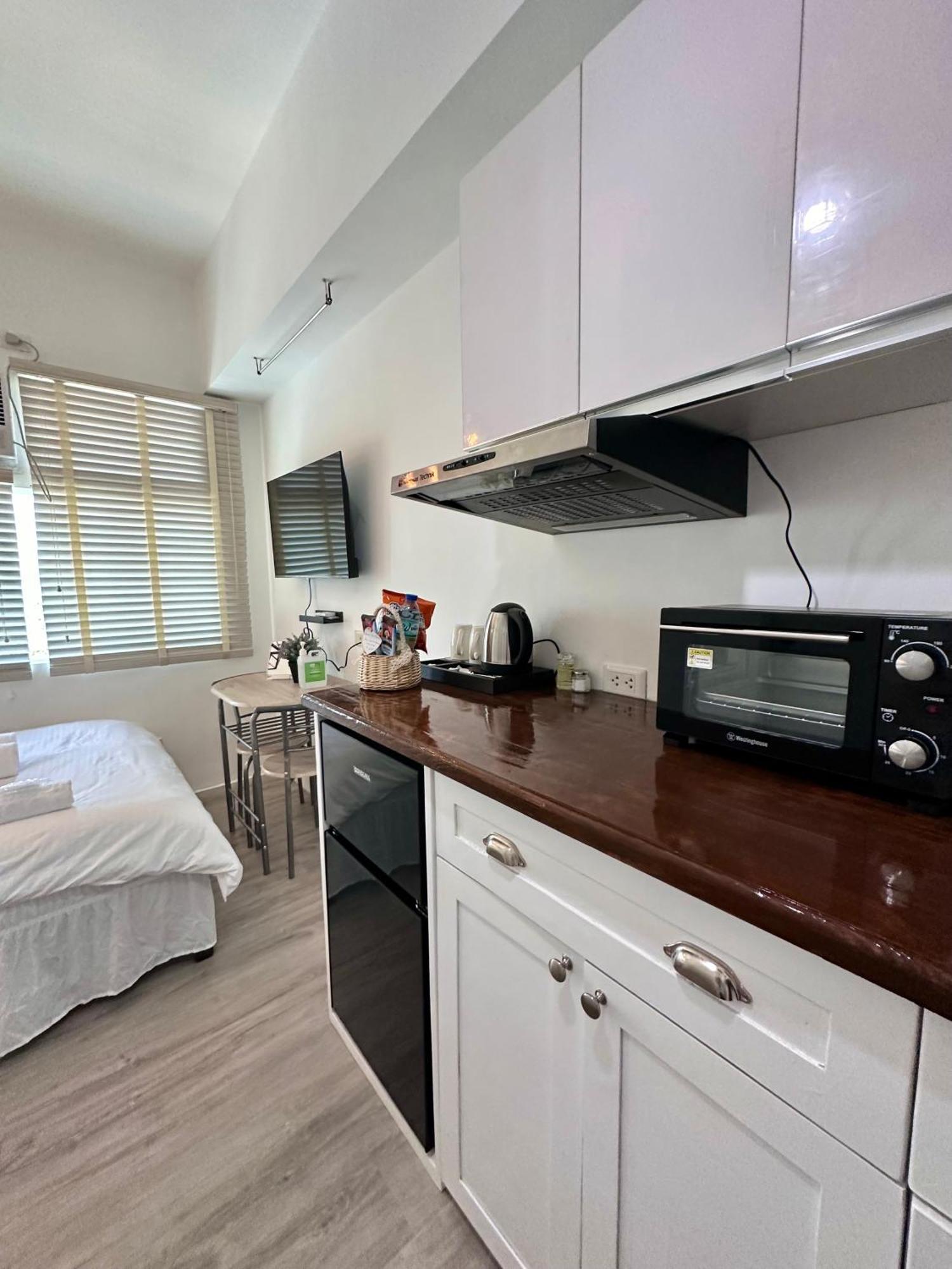 Studio One Condominium, Alabang - Bluu - Fiber Wi-Fi, Netflix-Ready Muntinlupa City Extérieur photo