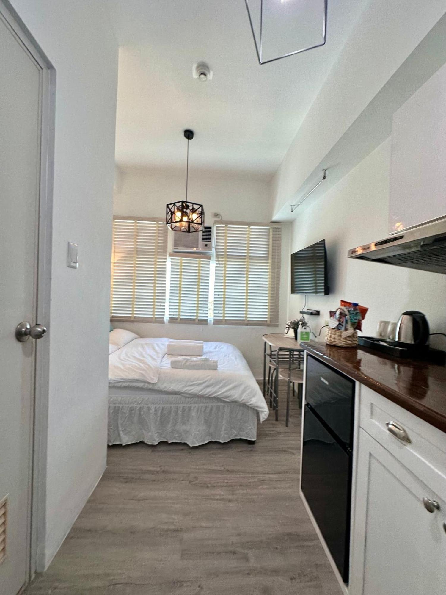 Studio One Condominium, Alabang - Bluu - Fiber Wi-Fi, Netflix-Ready Muntinlupa City Extérieur photo