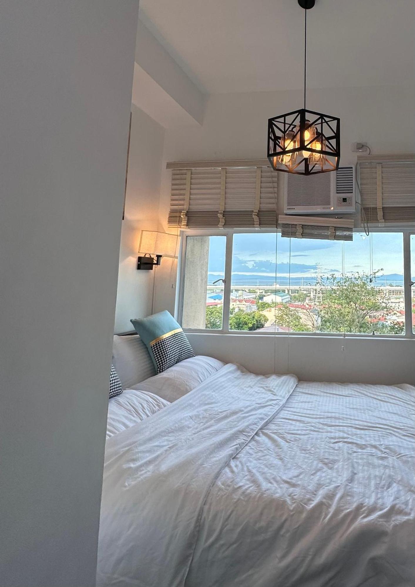 Studio One Condominium, Alabang - Bluu - Fiber Wi-Fi, Netflix-Ready Muntinlupa City Extérieur photo